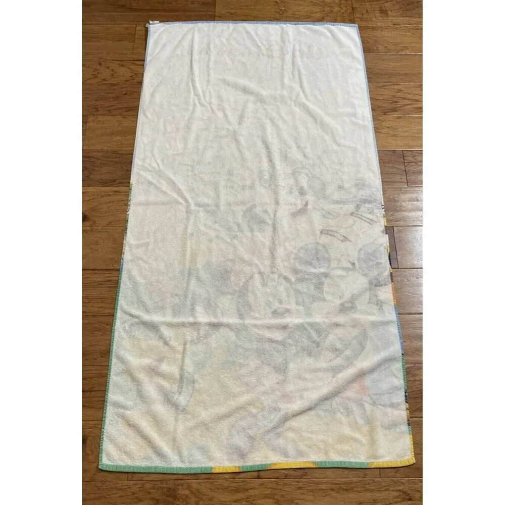 Disneyland WALT DISNEY WORLD Beach Bath Towel Characters w/ Castle